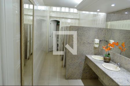 Casa à venda com 650m², 5 quartos e 5 vagas Casa à venda com 650m², 5 quartos e 5 vagasBanheiro 1 - Salão de Festas