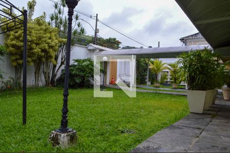 Casa à venda com 650m², 5 quartos e 5 vagas Casa à venda com 650m², 5 quartos e 5 vagasQuintal