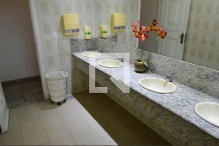 Casa à venda com 650m², 5 quartos e 5 vagas Casa à venda com 650m², 5 quartos e 5 vagasBanheiro 2- Salão de Festas