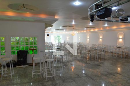 Casa à venda com 650m², 5 quartos e 5 vagas Casa à venda com 650m², 5 quartos e 5 vagasSalão de Festas