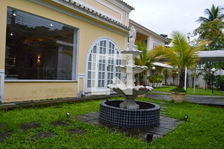 Casa à venda com 650m², 5 quartos e 5 vagas Casa à venda com 650m², 5 quartos e 5 vagasQuintal