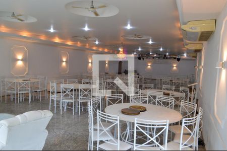 Casa à venda com 650m², 5 quartos e 5 vagas Casa à venda com 650m², 5 quartos e 5 vagasSalão de Festas