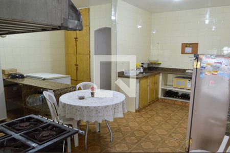 Casa à venda com 650m², 5 quartos e 5 vagas Casa à venda com 650m², 5 quartos e 5 vagasCozinha 1