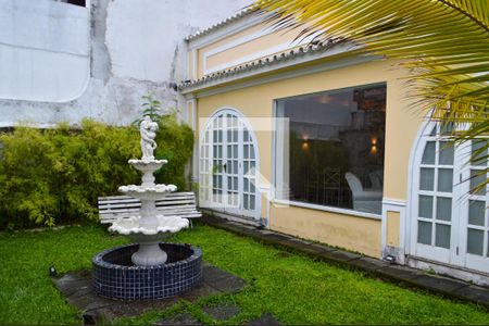 Casa à venda com 650m², 5 quartos e 5 vagas Casa à venda com 650m², 5 quartos e 5 vagasQuintal