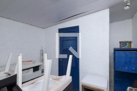 Casa à venda com 130m², 4 quartos e 1 vaga Casa à venda com 130m², 4 quartos e 1 vagaQuarto de Serviço