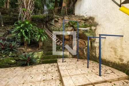 Casa à venda com 130m², 4 quartos e 1 vaga Casa à venda com 130m², 4 quartos e 1 vagaQuintal