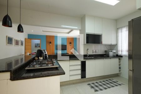 Casa à venda com 130m², 4 quartos e 1 vaga Casa à venda com 130m², 4 quartos e 1 vagaCozinha