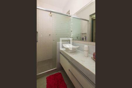 Casa à venda com 130m², 4 quartos e 1 vaga Casa à venda com 130m², 4 quartos e 1 vagaBanheiro Corredor