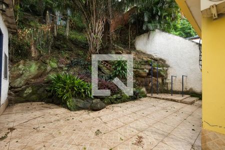 Casa à venda com 130m², 4 quartos e 1 vaga Casa à venda com 130m², 4 quartos e 1 vagaQuintal