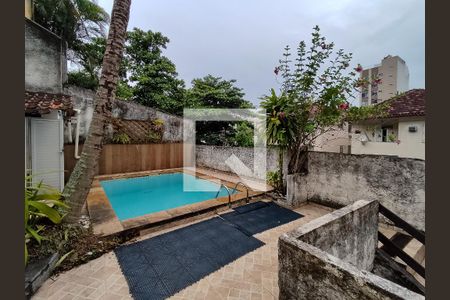 Casa à venda com 130m², 4 quartos e 1 vaga Casa à venda com 130m², 4 quartos e 1 vagaPiscina