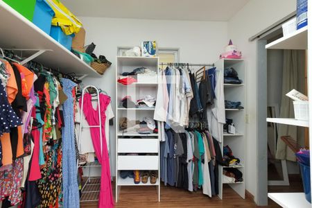 Casa à venda com 130m², 4 quartos e 1 vaga Casa à venda com 130m², 4 quartos e 1 vagaCloset da suíte