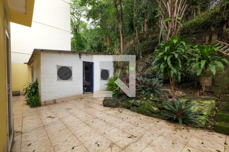 Casa à venda com 130m², 4 quartos e 1 vaga Casa à venda com 130m², 4 quartos e 1 vagaQuintal