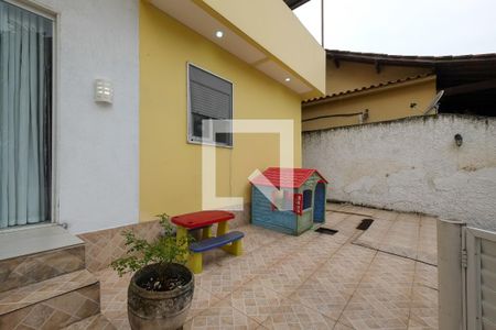 Casa à venda com 130m², 4 quartos e 1 vaga Casa à venda com 130m², 4 quartos e 1 vagaQuintal