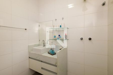 Casa à venda com 130m², 4 quartos e 1 vaga Casa à venda com 130m², 4 quartos e 1 vagaBanheiro Corredor