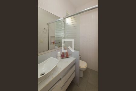 Casa à venda com 130m², 4 quartos e 1 vaga Casa à venda com 130m², 4 quartos e 1 vagaBanheiro Corredor