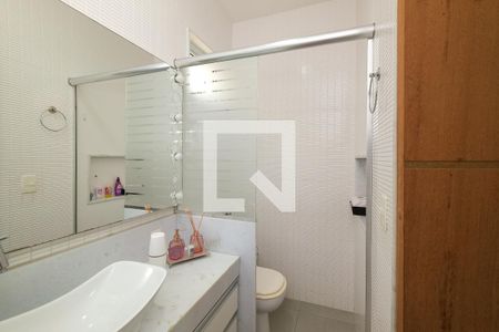Casa à venda com 130m², 4 quartos e 1 vaga Casa à venda com 130m², 4 quartos e 1 vagaBanheiro Corredor