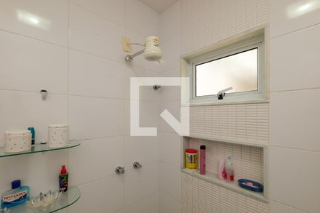 Casa à venda com 130m², 4 quartos e 1 vaga Casa à venda com 130m², 4 quartos e 1 vagaBanheiro Corredor