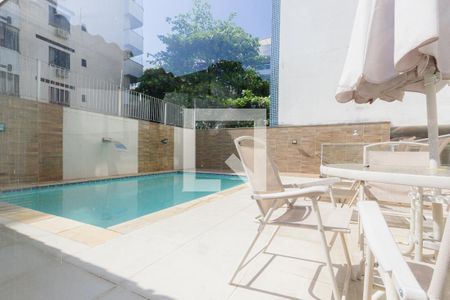 Apartamento à venda com 232m², 3 quartos e 2 vagas Apartamento à venda com 232m², 3 quartos e 2 vagasPiscina