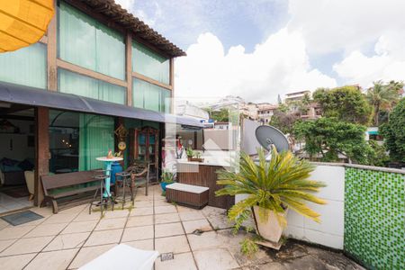 Apartamento à venda com 232m², 3 quartos e 2 vagas Apartamento à venda com 232m², 3 quartos e 2 vagasCobertura