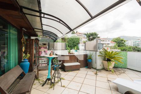 Apartamento à venda com 232m², 3 quartos e 2 vagas Apartamento à venda com 232m², 3 quartos e 2 vagasCobertura