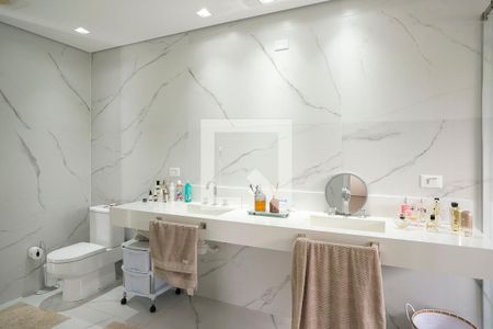 Casa à venda com 607m², 7 quartos e 8 vagasBanheiro Suíte 1