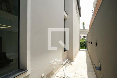 Casa à venda com 607m², 7 quartos e 8 vagasCorredor Lateral 2