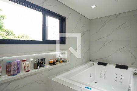 Casa à venda com 607m², 7 quartos e 8 vagasBanheiro Suíte 1