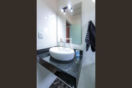 Casa à venda com 170m², 4 quartos e 2 vagas Casa à venda com 170m², 4 quartos e 2 vagasBanheiro da Suíte 2