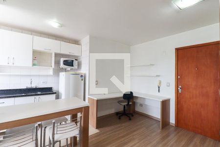 Sala de apartamento para alugar com 1 quarto, 27m² em Centro, Curitiba