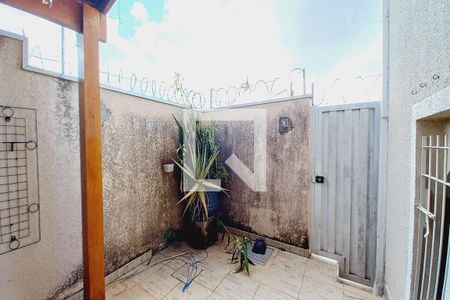 Casa de condomínio à venda com 120m², 2 quartos e 2 vagas Casa de condomínio à venda com 120m², 2 quartos e 2 vagasQuintal