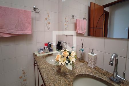 Casa à venda com 177m², 5 quartos e 7 vagasBanheiro Social