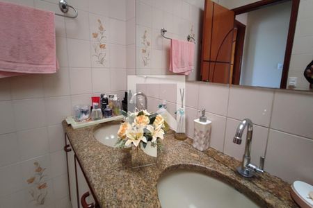 Casa à venda com 177m², 5 quartos e 7 vagasBanheiro Social