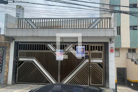 Casa à venda com 210m², 3 quartos e 3 vagas Casa à venda com 210m², 3 quartos e 3 vagasFachada