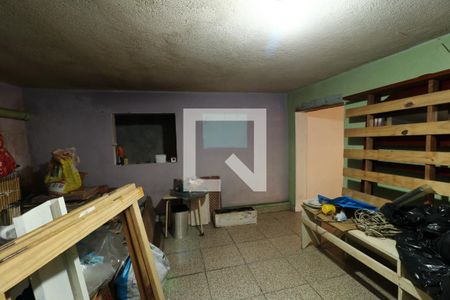 Casa à venda com 162m², 3 quartos e 2 vagasPorão