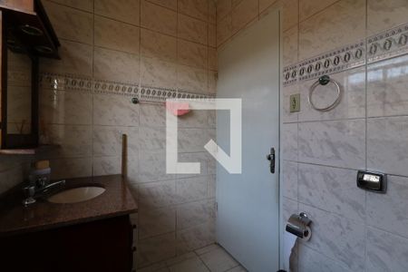 Casa à venda com 162m², 3 quartos e 2 vagasBanheiro 1