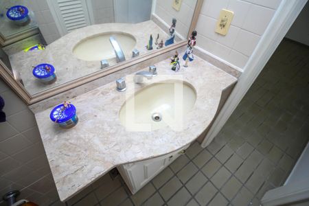 Apartamento à venda com 94m², 3 quartos e sem vagaBanheiro da Suíte