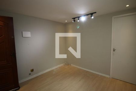 Sala de apartamento para alugar com 2 quartos, 39m² em Ramos, Rio de Janeiro