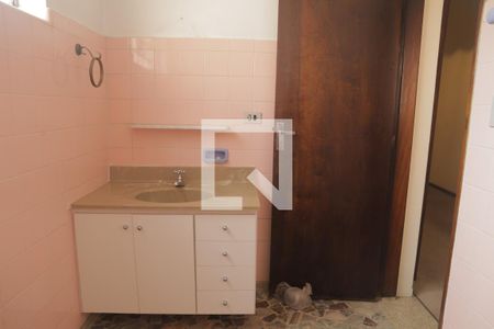 Casa à venda com 165m², 3 quartos e 3 vagasBanheiro 2