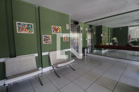 Apartamento à venda com 75m², 2 quartos e 1 vagaHall de entrada