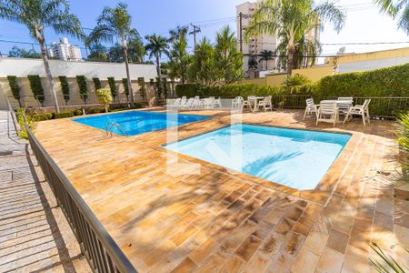 Apartamento à venda com 133m², 3 quartos e 3 vagas Apartamento à venda com 133m², 3 quartos e 3 vagasÁrea comum - Piscina