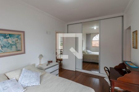 Casa à venda com 370m², 4 quartos e 4 vagasQuarto Suíte