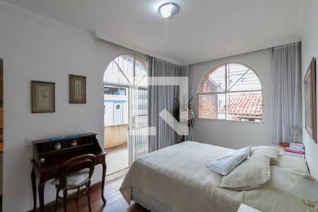 Casa à venda com 370m², 4 quartos e 4 vagasQuarto Suíte