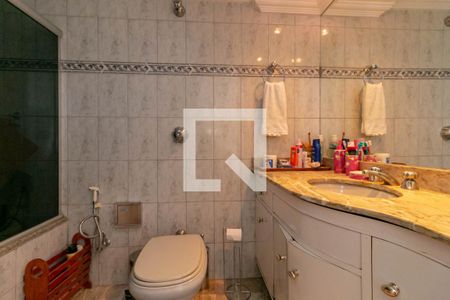 Casa à venda com 370m², 4 quartos e 4 vagasBanheiro da Suíte