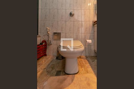 Casa à venda com 370m², 4 quartos e 4 vagasBanheiro da Suíte