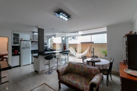 Casa à venda com 370m², 4 quartos e 4 vagasCozinha