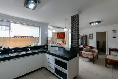 Casa à venda com 370m², 4 quartos e 4 vagasCozinha