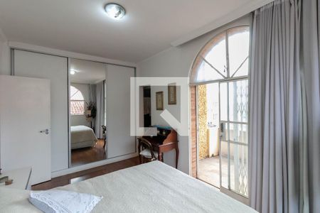 Casa à venda com 370m², 4 quartos e 4 vagasQuarto Suíte