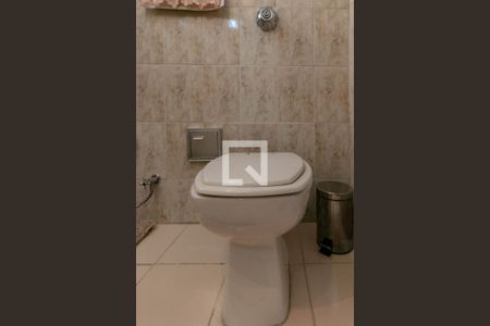 Casa à venda com 370m², 4 quartos e 4 vagasBanheiro Social