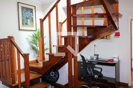 Apartamento à venda com 296m², 3 quartos e 3 vagas Apartamento à venda com 296m², 3 quartos e 3 vagasEscada acesso 2º andar