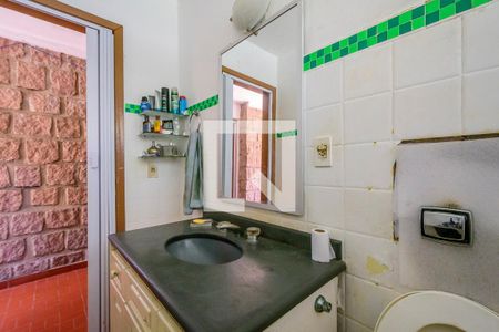 Casa à venda com 440m², 5 quartos e 2 vagas Casa à venda com 440m², 5 quartos e 2 vagasBanheiro 2